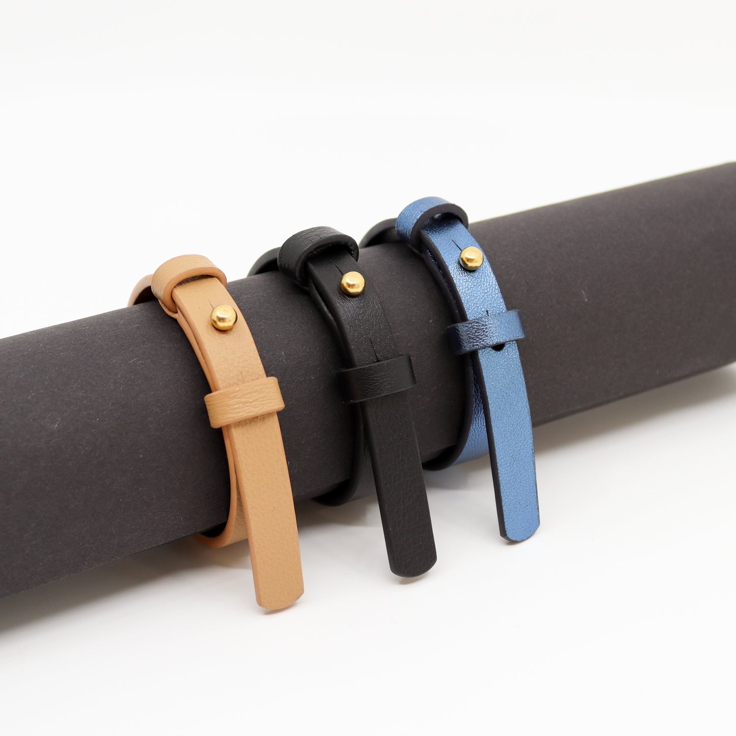 Bracelet with brass fastener in black
