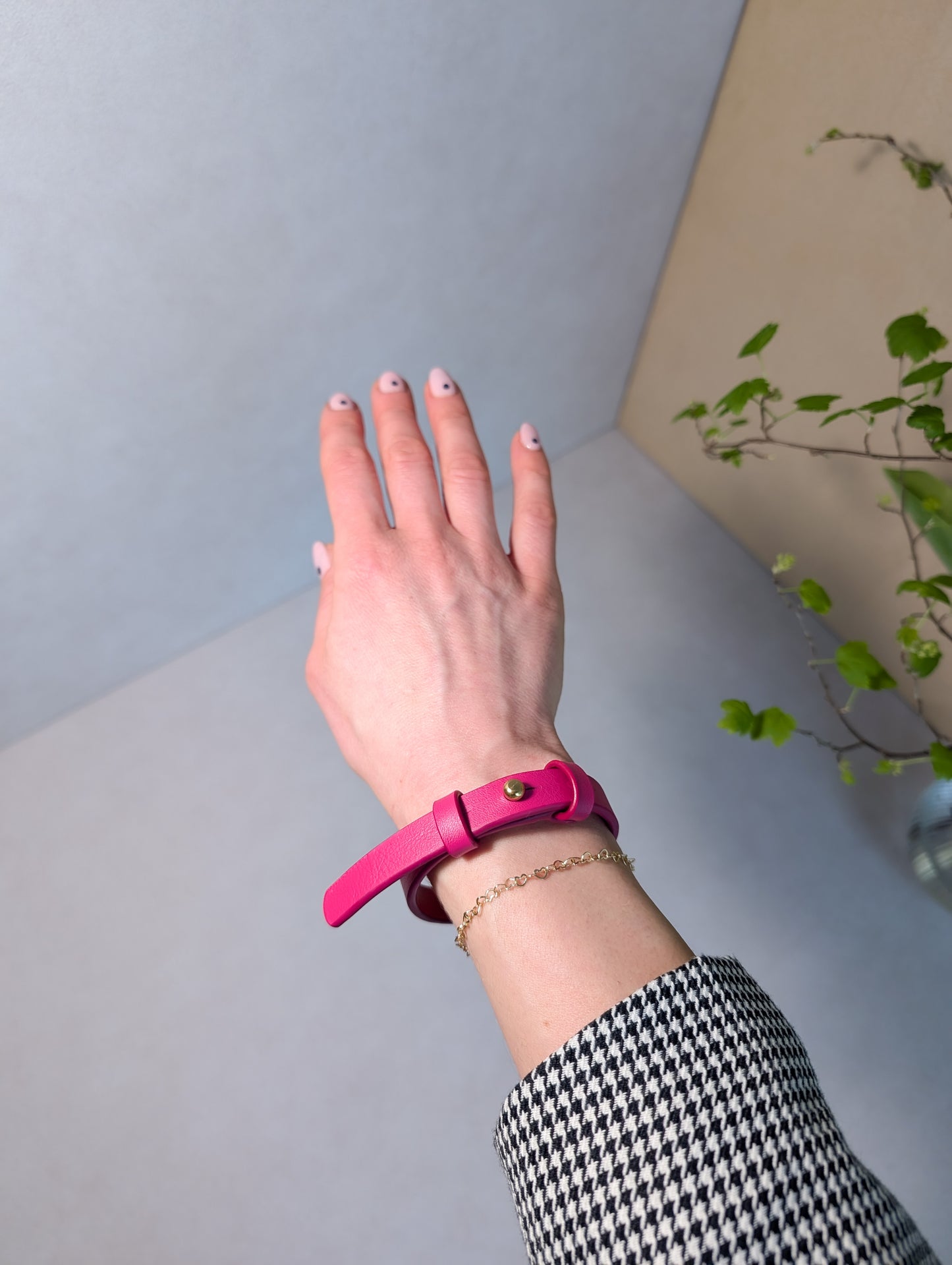 Bracelet with brass fastener in fuchsia