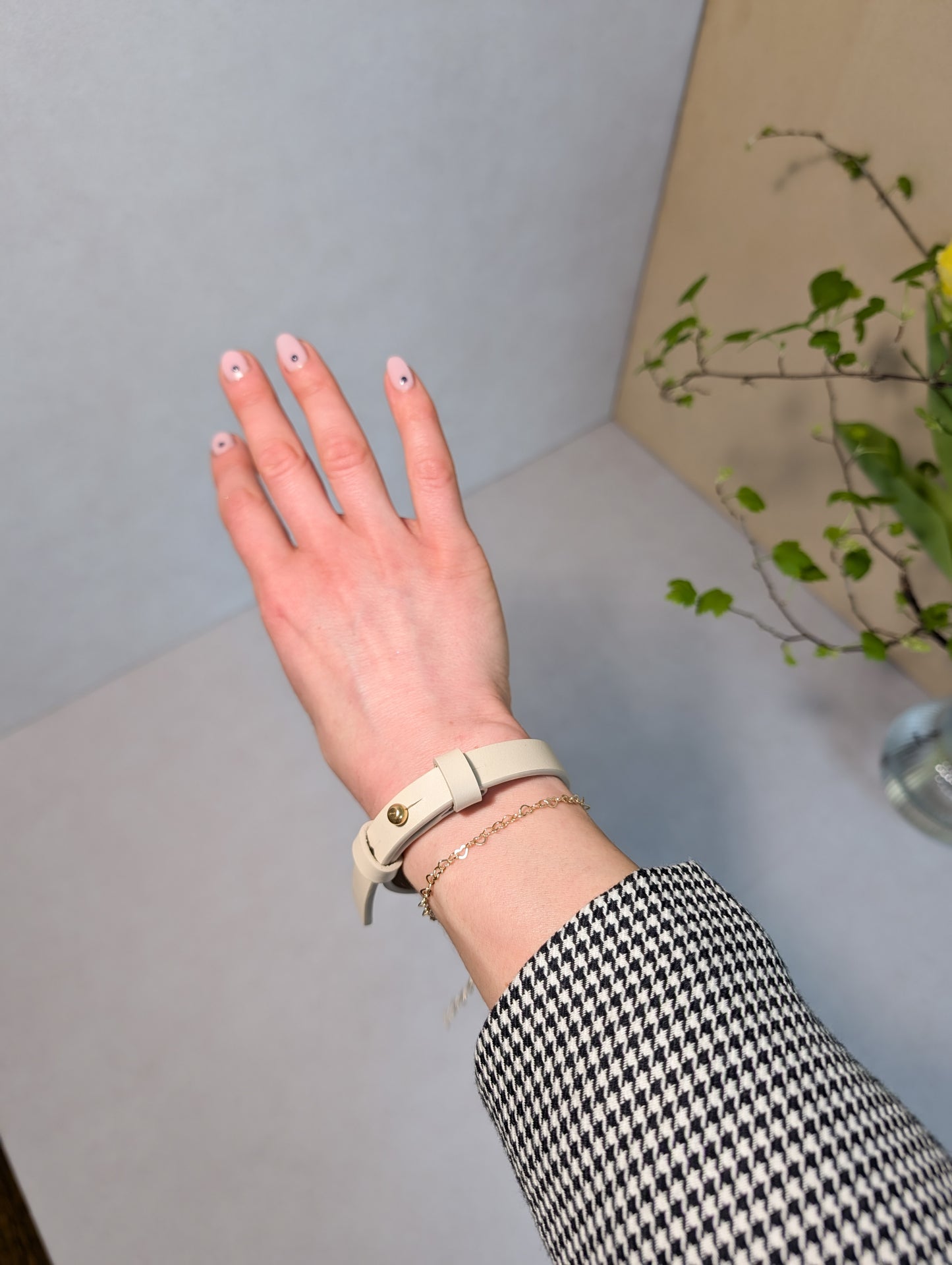 Bracelet with brass fastener in ivory