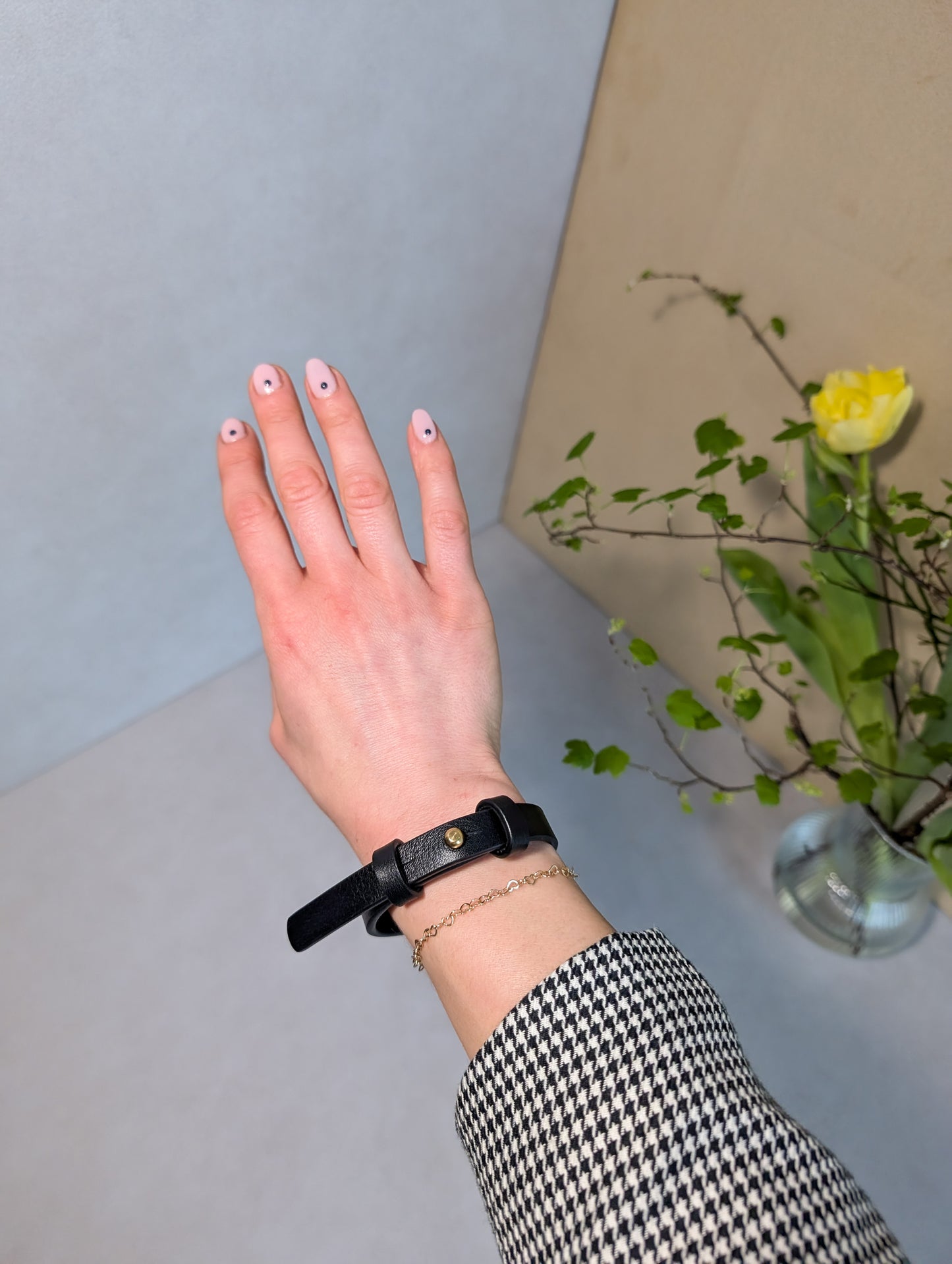 Bracelet with brass fastener in black