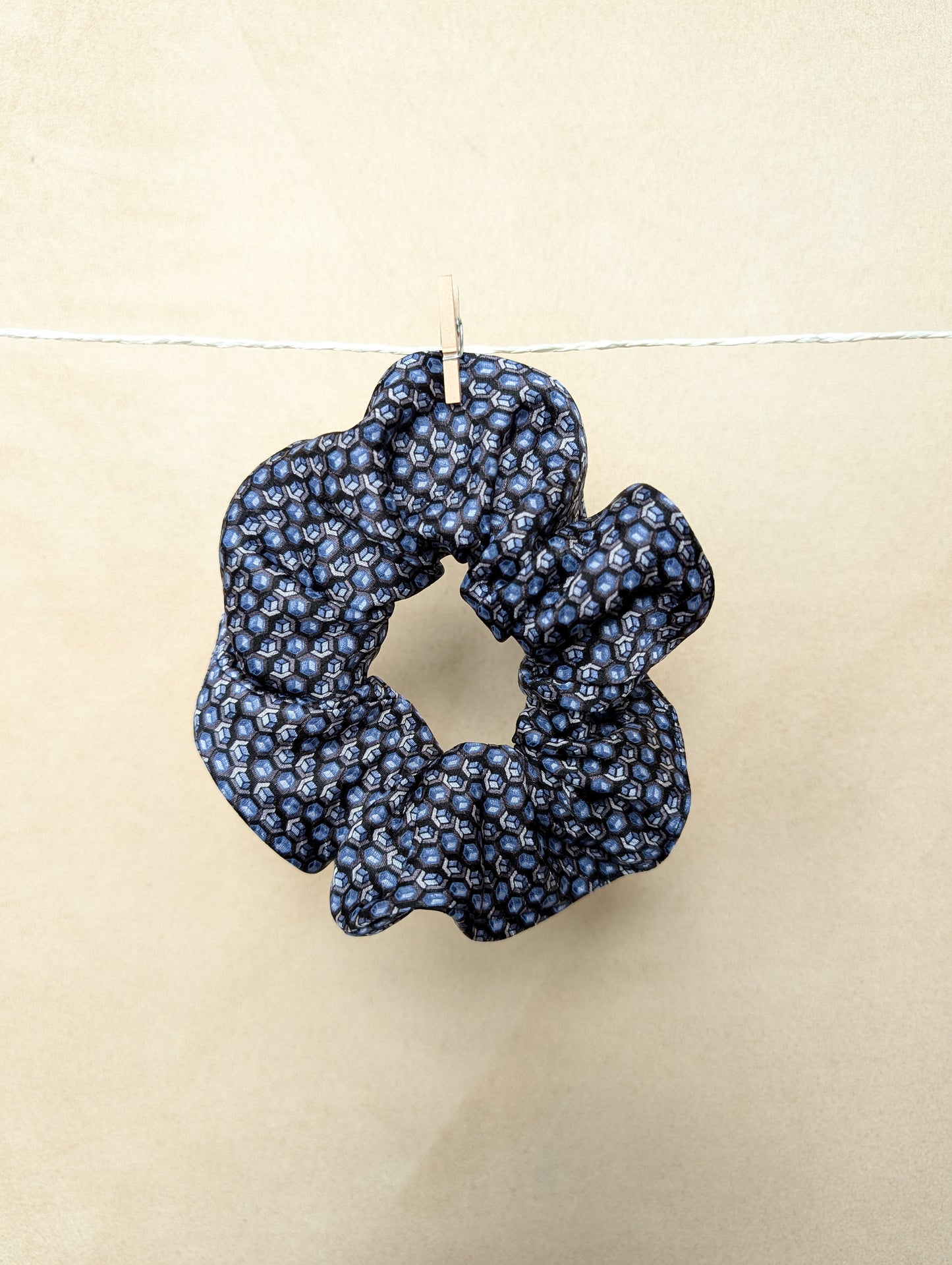 Silk scrunchie "Tessellation"