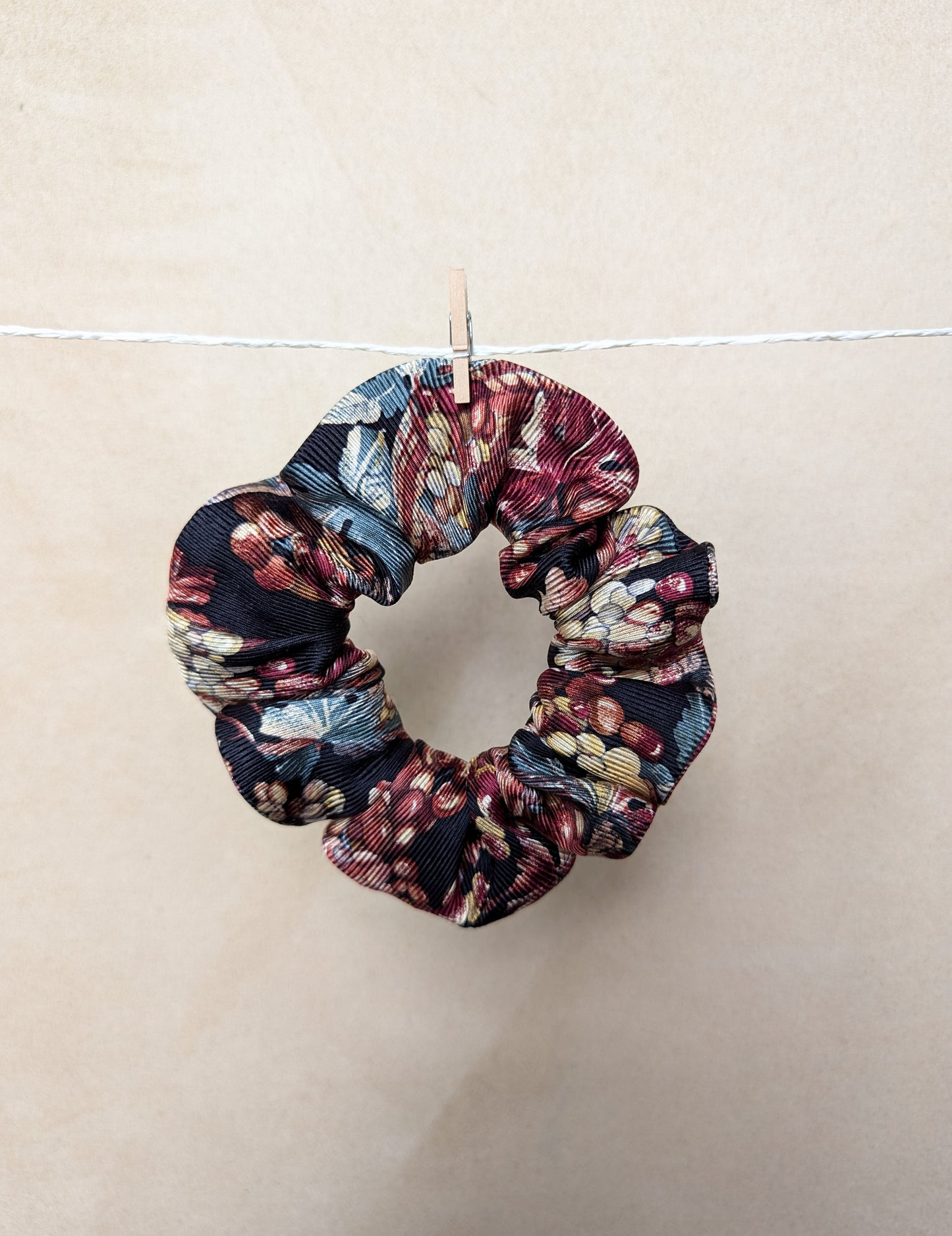 Silk scrunchie "Grapes"