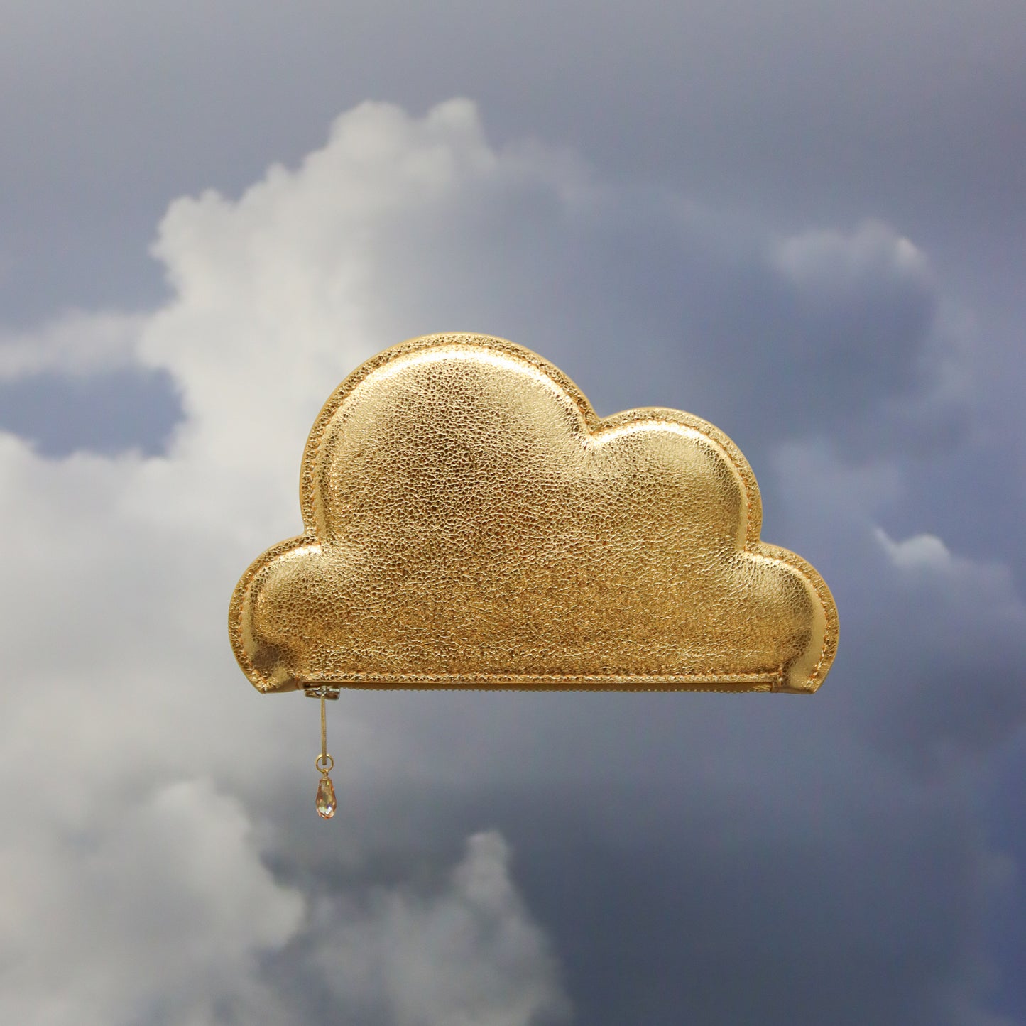 Cloud purse in gold