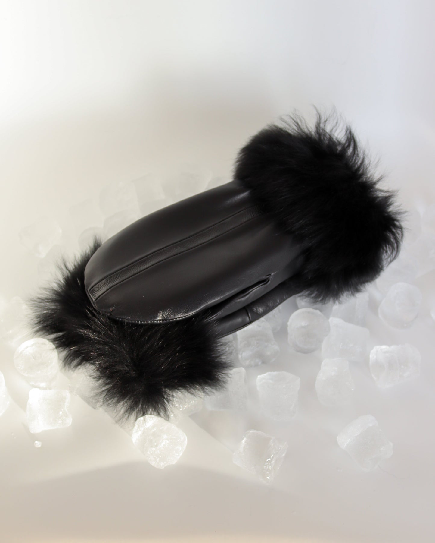 Merion lined mittens in black